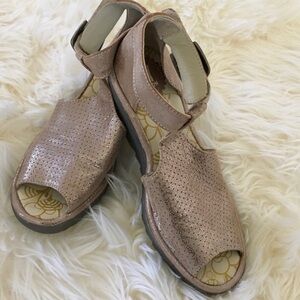 NWOT Fly London wedges